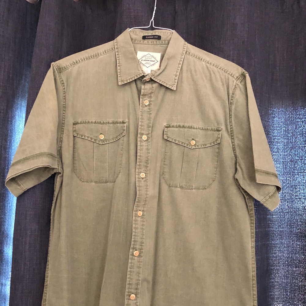 Men’s short sleeve dress shirt